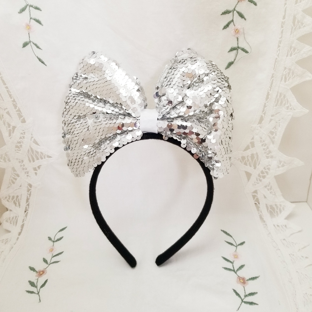 Minnie Mouse Silver Sequin Bow Kid's Headband. New